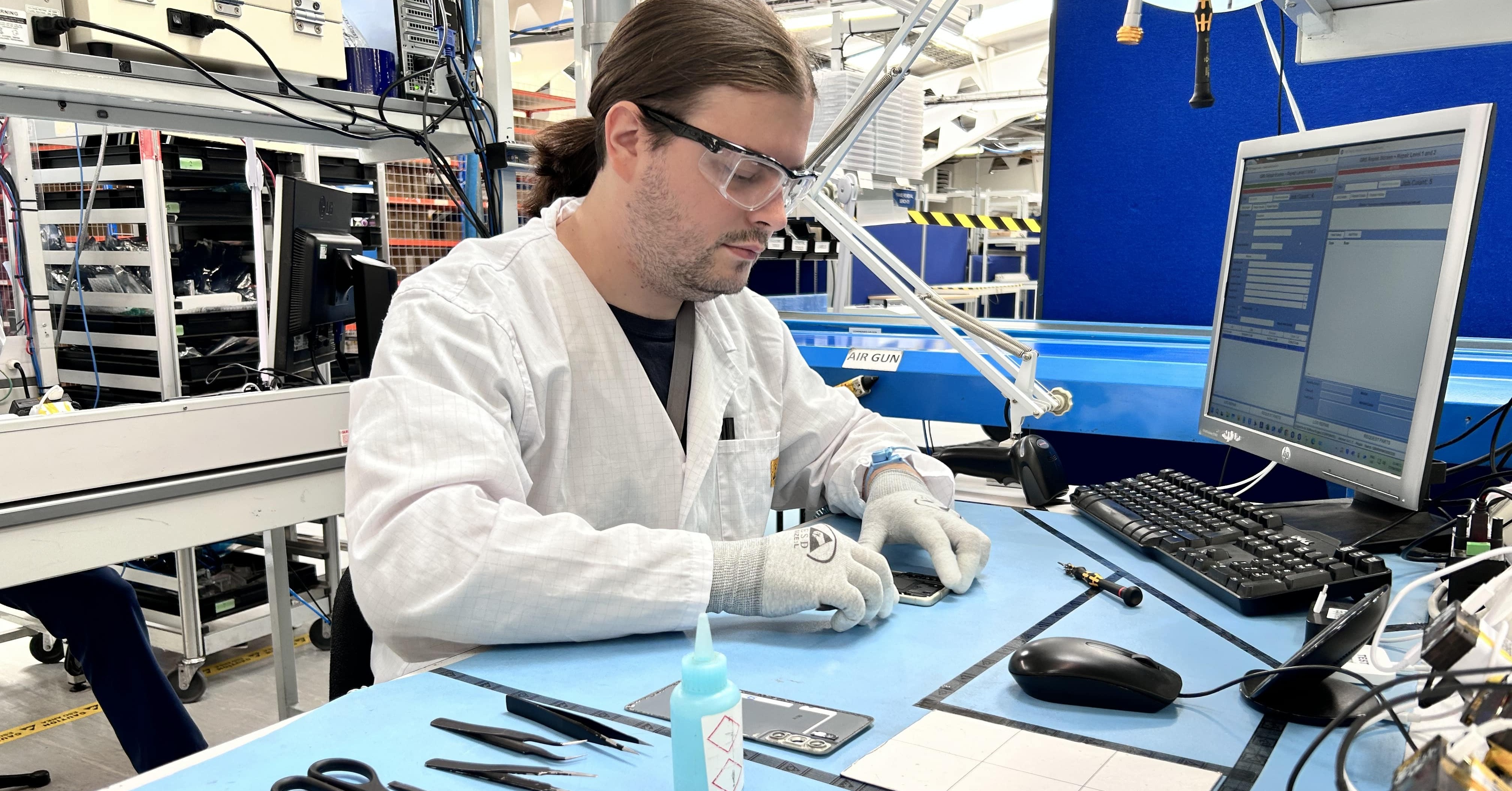 Why Outsourcing Electronics Returns Management Boosts Efficiency